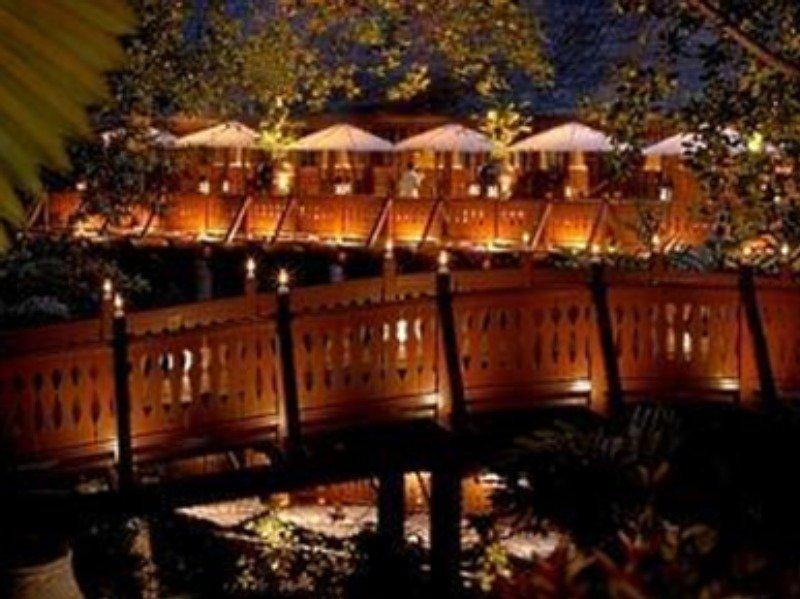 Tanjong Jara Resort, Terengganu - A Small Luxury Hotels Of The World Dungun Exterior photo The restaurant at night