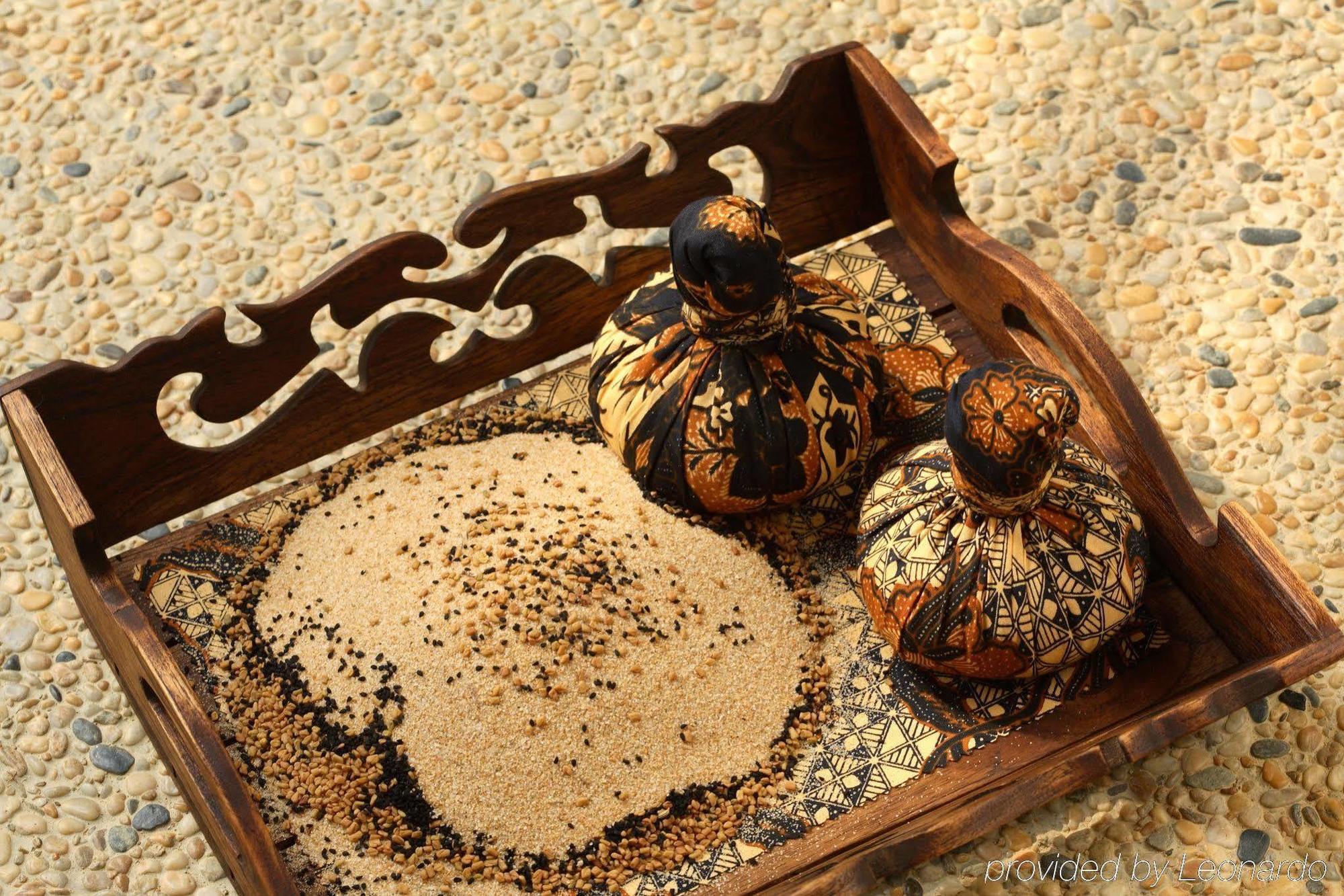 Tanjong Jara Resort, Terengganu - A Small Luxury Hotels Of The World Dungun Exterior photo A tray of sesame seeds and sesame oil