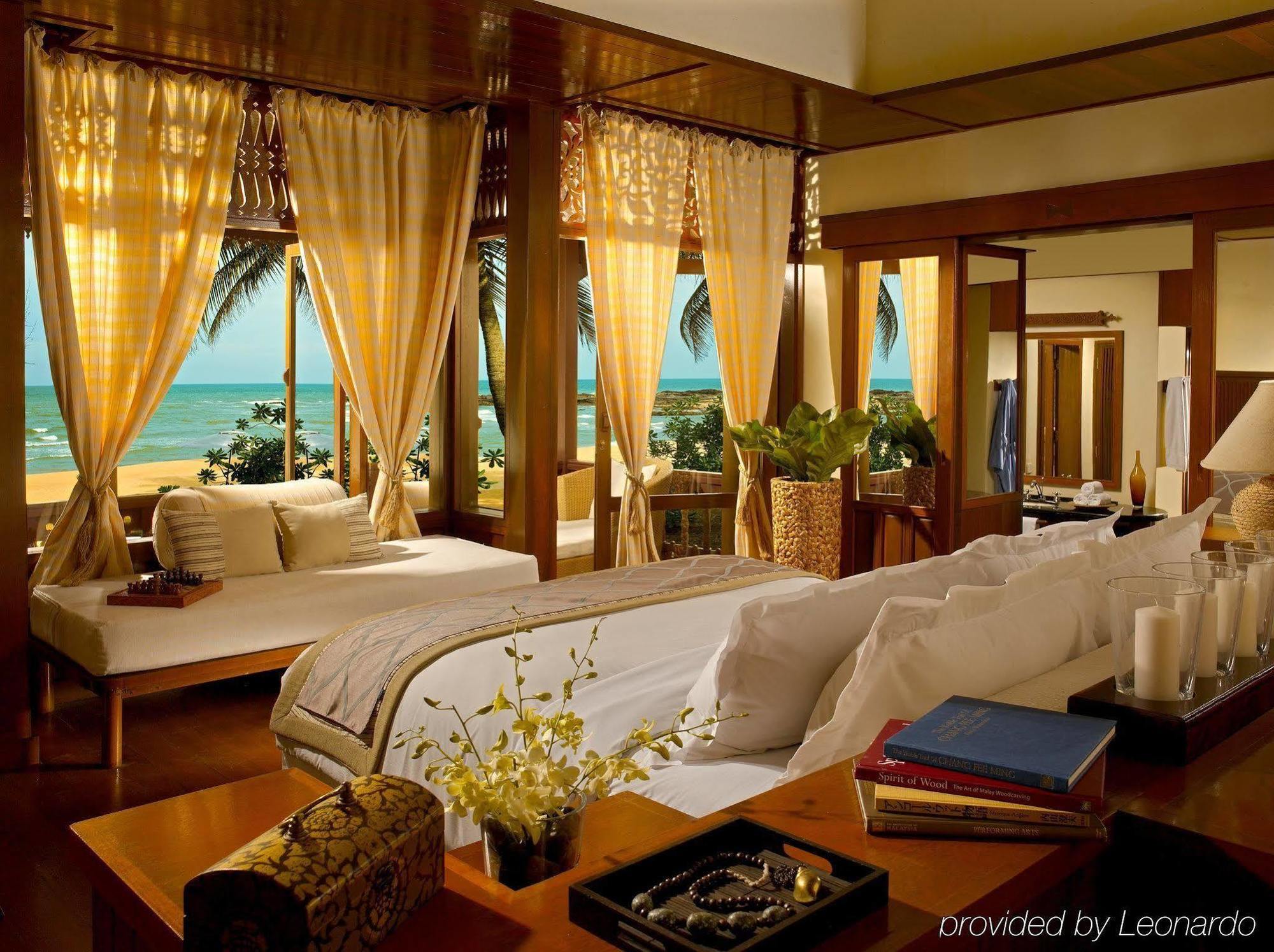 Tanjong Jara Resort, Terengganu - A Small Luxury Hotels Of The World Dungun Room photo A bedroom at the Four Seasons Resort